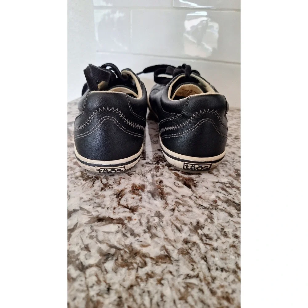 Taos Footwear brand taos